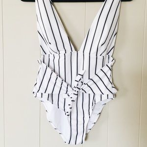 Cupshe Swim - Cupshe stripped one piece Cupshe Swim - Cupshe stripped one piece
